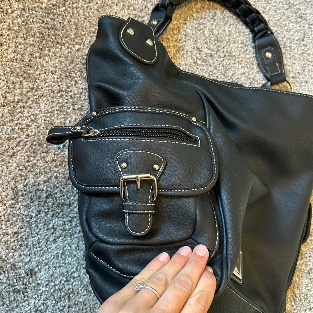 Black buckle leather Jones New York shoulder bag medium size